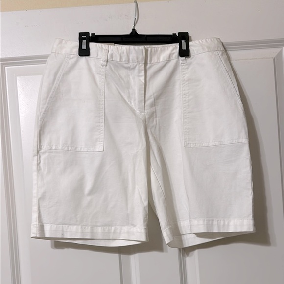 NWT GH BASS Horizon Chino 9” Relaxed Fit White Shorts,‎ Women’s Size 6 - Picture 1 of 11